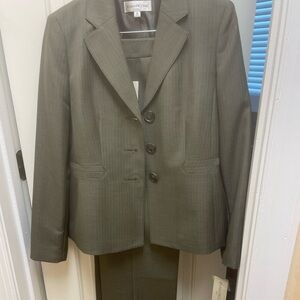new with tags!! evan picone blazer and pants